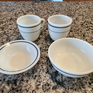 Pyrex Teal Blue and White 4 Piece Dinnerware Set